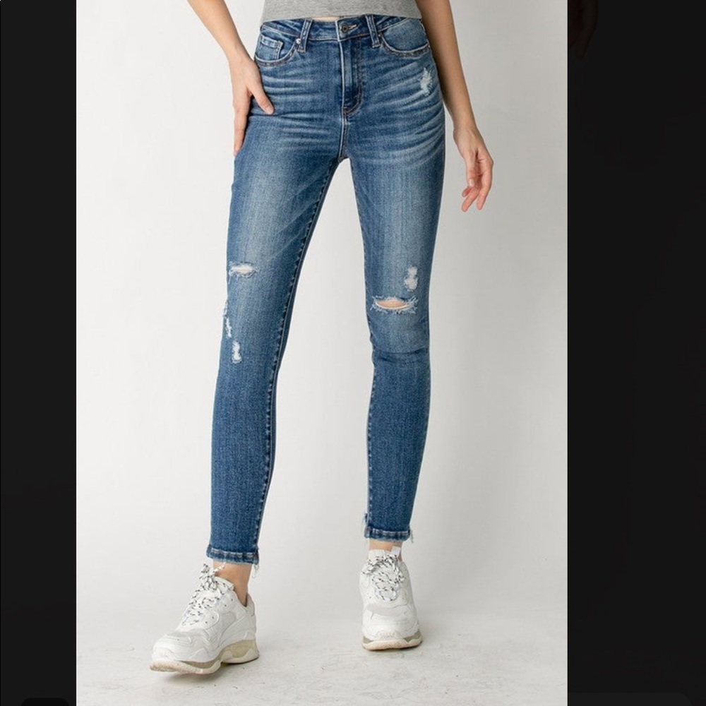 NWT RISEN jeans ✨